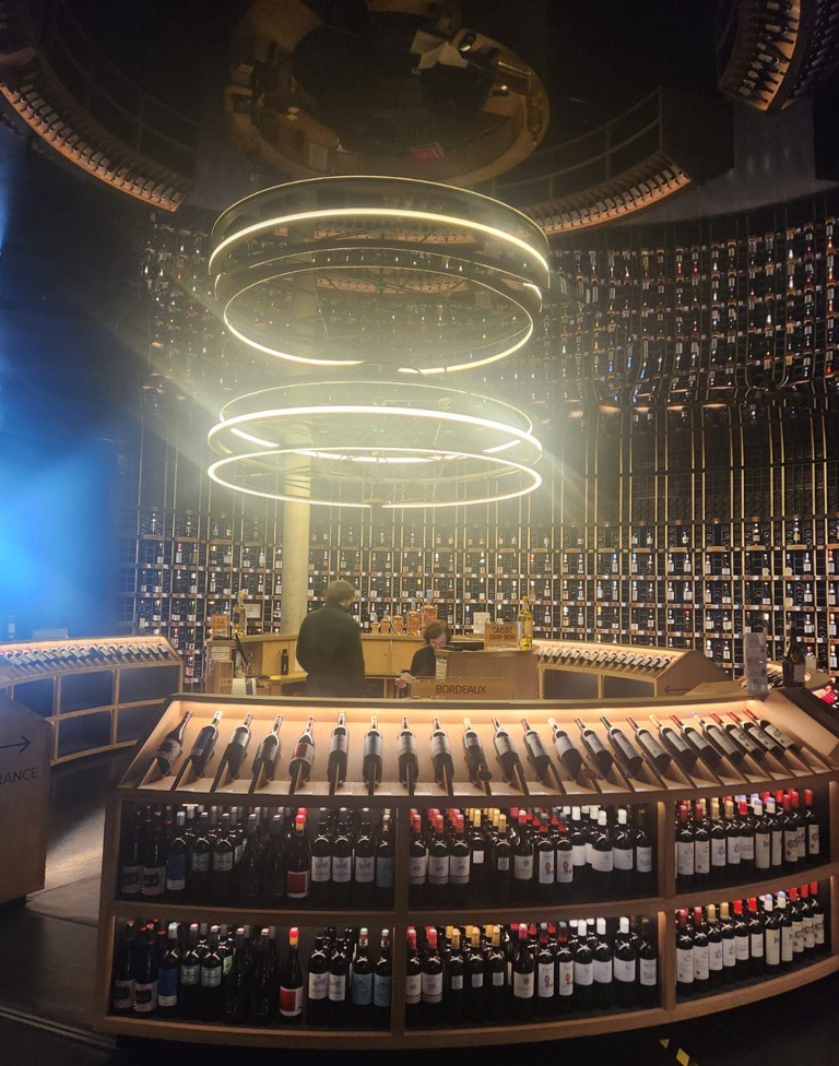 This photo features the 'bottle store' on the museum's ground floor, offering a selection of wines from around the world, typically priced between 20 to 30 euros per bottle. For the first time, Victorian wines are showcased in the Oceania section alongside those from South Australia and New South Wales. The store collaborates with Southern World Wines to expand its offerings with a Victorian wine list from the museum.