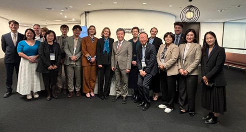 A group photo of representatives from Victorian Government, KHIDI, mRNA Victoria